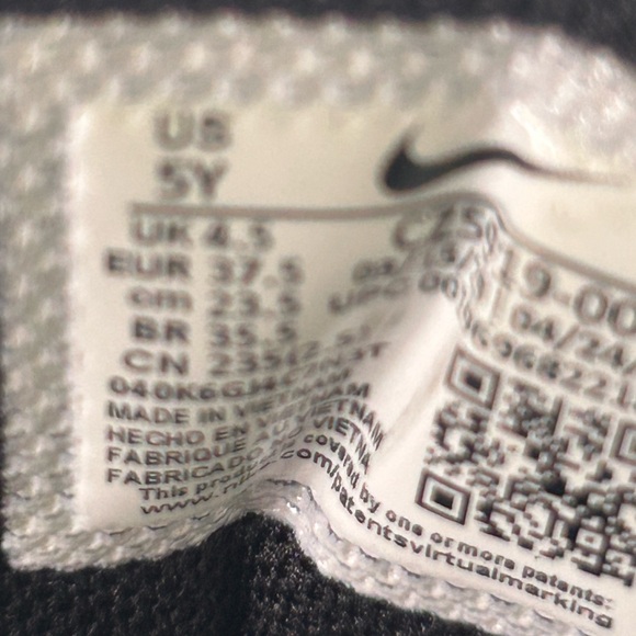 Nike Softball Cleats Gray/Black Athletic Shoes 5 yrs - Picture 3 of 6